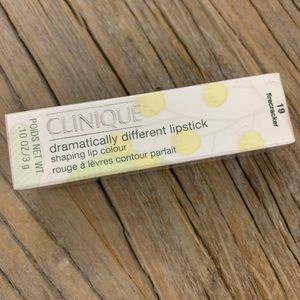Clinique lipstick 19 firecracker red dramatically